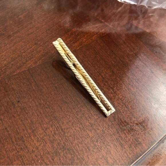 Vintage Signed Avon Tie Clip - Picture 1 of 4